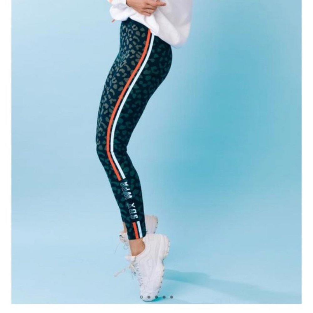 Sarah’s Day x White Fox Active Racer Camo Leggings NWT